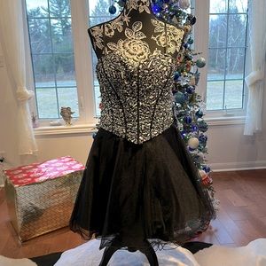 1️⃣ of a kind Cocktail dresss😎size M fits 9-12 full of bling; perfect 4 👩‍🎓